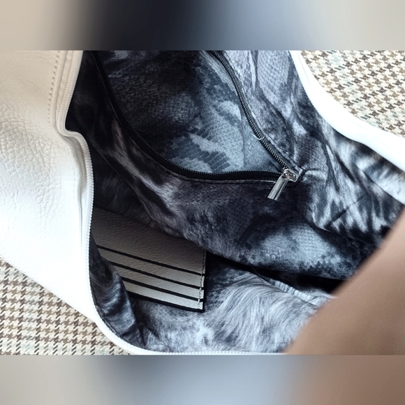 K. carroll Accessories White Faux Leather Hobo Shoulder Bag Purse - Picture 8 of 8